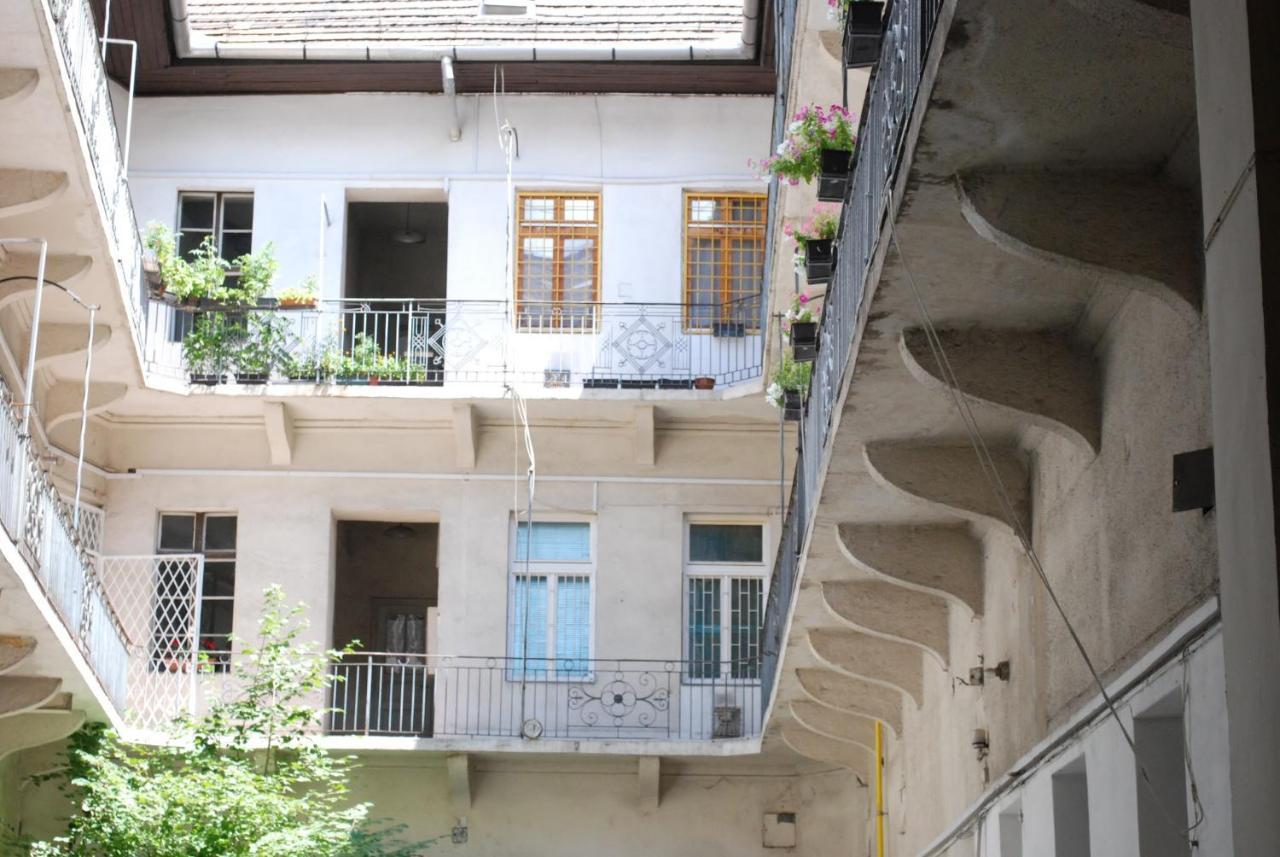 Stylish Studios Apartment In The City Center With Air Conditioning Budapest Exterior foto